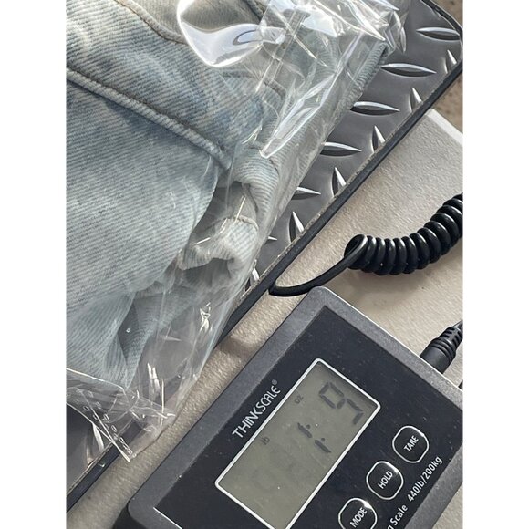 Abercrombie and Fitch Shorts Size 37 High Rise Loose Light Wash Denim Casual NEW - Picture 8 of 9